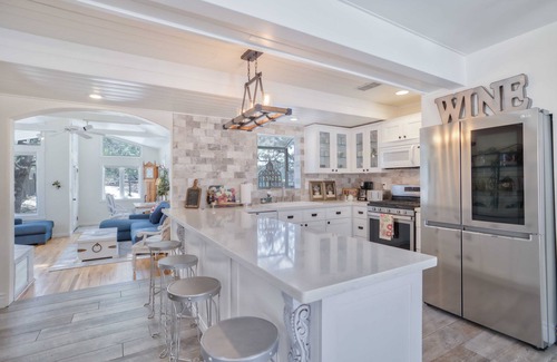 Prescott Cottage | Historic secluded cottage…6 blocks from the town square with gazebo relaxation.