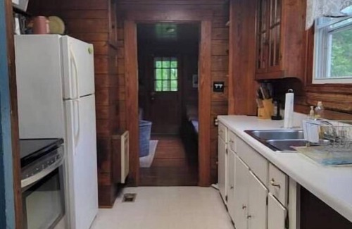 Andersonville Cabin | Historic year-round cabin along lakeshore w/dock