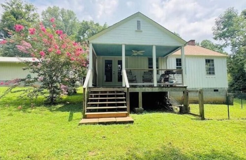 Andersonville Cabin | Historic year-round cabin along lakeshore w/dock