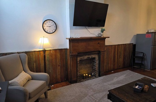 Vevay Apartment | Historical 1-bedroom apartment in centrally located and charming Vevay, Indiana