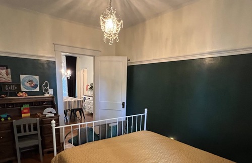 Lee's Summit Other | Historical farmhouse close to shopping and dining.