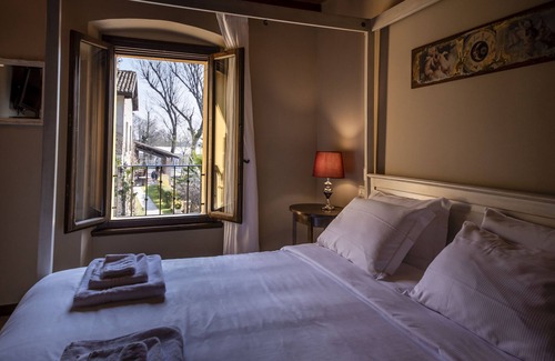 Volta Mantovana Bed & Breakfast | Historical Villa on Mincio river close to the cyclelane