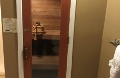 Williamsburg Resort | History, Busch Gardens, and the Beach!