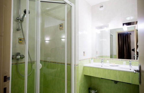 Saint-Geniez-d'Olt Hotel | Hotel Le Lion D'or