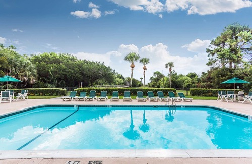 Saint Simons Island Condo | Hodnett Cooper's Shipwatch