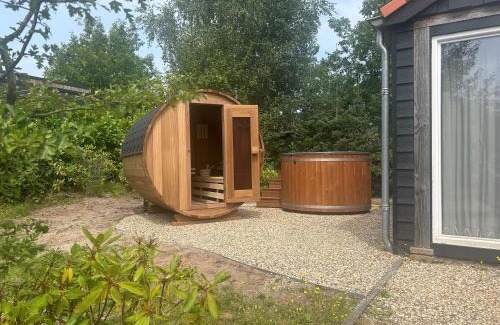 Kotten House | Hofparken Wiltershaar - 2-persoons lodge met sauna en hottub