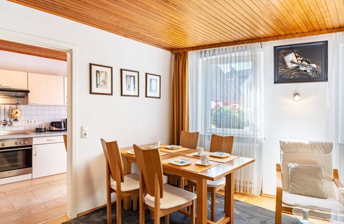 Neustadt-Geinsheim Apartment | Holiday Apartment 'Gästehaus Gross' with Private Terrace, Private Garden and Wi-Fi