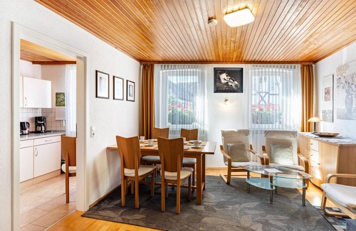 Neustadt-Geinsheim Apartment | Holiday Apartment 'Gästehaus Gross' with Private Terrace, Private Garden and Wi-Fi