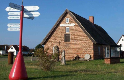 Hiddensee Apartment | Holiday apartment under thatched roof, Baltic beach at only 100 m