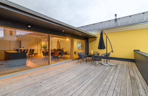 Gmuend in Kaernten Apartment | Holiday Apartment "Gasthof Alte Post - Top 7 Admiral" with Mountain View & Wi-Fi