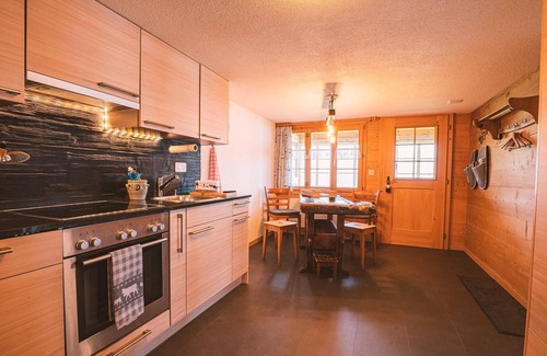 Adelboden Ski Chalet | Holiday apartment Adelboden for 1 - 6 persons with 3 bedrooms - Multistorey holiday home/maisonette