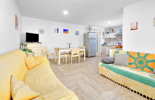 Iscra e Voes Apartment | Holiday Apartment "Caterina" with Shared Terrace & Wi-Fi