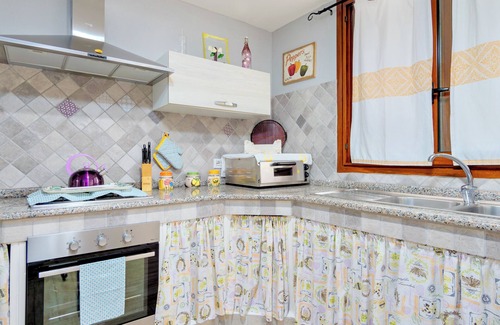 Iscra e Voes Apartment | Holiday Apartment "Caterina" with Shared Terrace & Wi-Fi