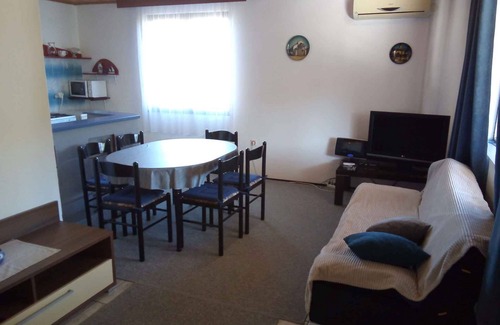 Tkon Apartment | Holiday apartment mit Terrasse und Klimaanlage
