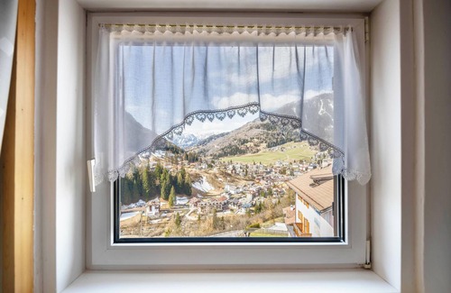 Moena Apartment | Holiday Apartment Primavera 3 with Mountain View, Wi-Fi & Garden