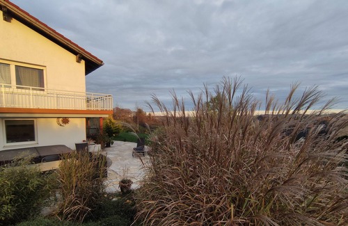 Ronsberg Apartment | Holiday Apartment "Secret Paradise" with Mountain View, Private Terrace & Wi-Fi