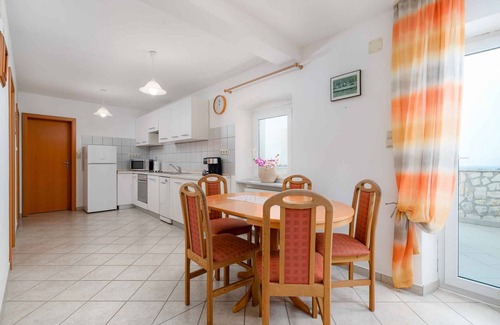 Valica Apartment | Holiday apartment with air conditioning and Internet