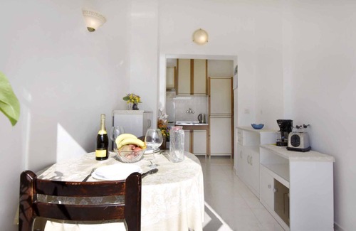 Murine Apartment | Holiday apartment with two bedrooms and a balcony near the center and the sea