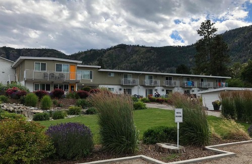 Okanagan-Similkameen Hotel | Holiday Beach Resort Motel