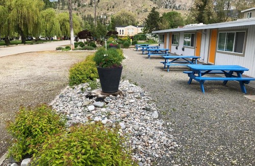 Okanagan-Similkameen Hotel | Holiday Beach Resort Motel