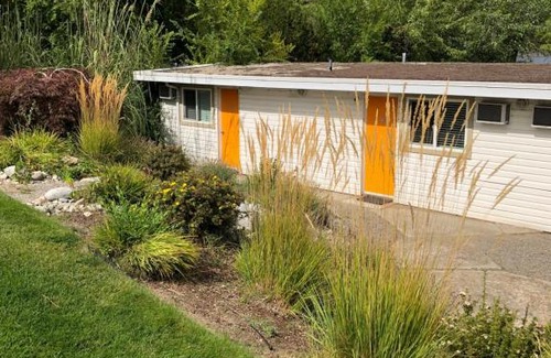 Okanagan-Similkameen Hotel | Holiday Beach Resort Motel