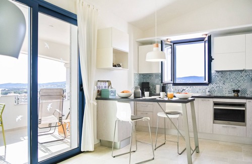 La Caletta Apartment | Holiday flat with balcony and sea view