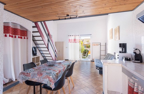 Roquefort-des-Corbieres House | Holiday Home 'La Capelle 4 Personnes 875' with Shared Pool, Wi-Fi and Air Conditioning
