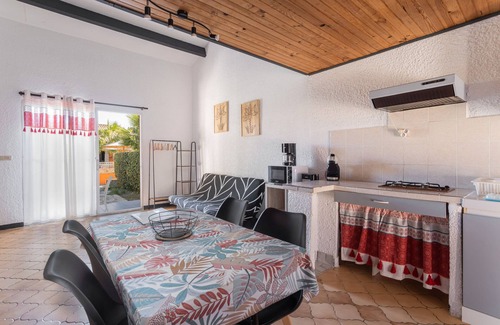 Roquefort-des-Corbieres House | Holiday Home 'La Capelle 4 Personnes 875' with Shared Pool, Wi-Fi and Air Conditioning