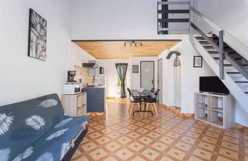 Roquefort-des-Corbieres House | Holiday Home 'La Capelle 4 Personnes 878' with Shared Pool, Wi-Fi and Air Conditioning