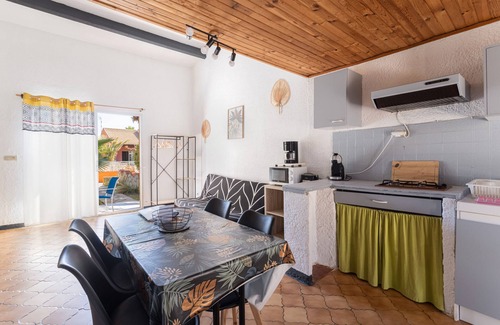 Roquefort-des-Corbieres House | Holiday Home 'La Capelle 4 Personnes 349' with Shared Pool, Wi-Fi and Air Conditioning