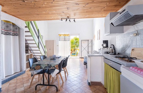 Roquefort-des-Corbieres House | Holiday Home 'La Capelle 4 Personnes 349' with Shared Pool, Wi-Fi and Air Conditioning