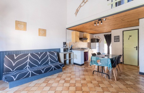 Roquefort-des-Corbieres House | Holiday Home 'La Capelle 2 Bedrooms 347' with Shared Pool, Wi-Fi and Air Conditioning