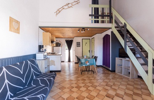 Roquefort-des-Corbieres House | Holiday Home 'La Capelle 2 Bedrooms 347' with Shared Pool, Wi-Fi and Air Conditioning