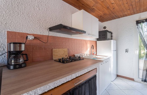 Roquefort-des-Corbieres House | Holiday Home 'La Capelle 4 Persons 880' with Shared Pool, Wi-Fi and Air Conditioning