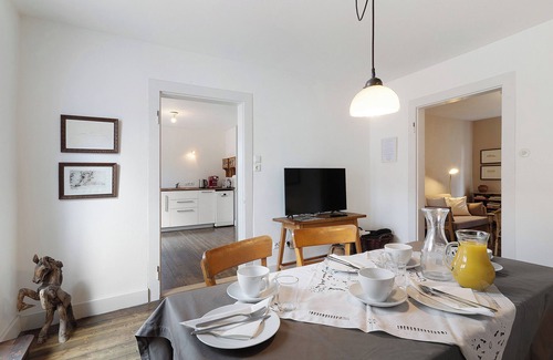 Riegel am Kaiserstuhl House | Holiday Home 'Ferienhaus Am Künstleratelier' with Private Terrace, Shared Garden and Wi-Fi