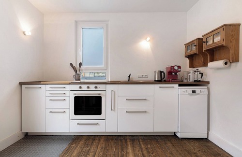 Riegel am Kaiserstuhl House | Holiday Home 'Ferienhaus Am Künstleratelier' with Private Terrace, Shared Garden and Wi-Fi