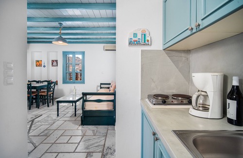 Serifos House | Holiday Home 'Ammos 2' with Private Terrace, Balcony and Air Conditioning