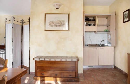 Neive Apartment | Holiday Home 'Appartamento in Vigna Gallina' with Private Terrace and Wi-Fi