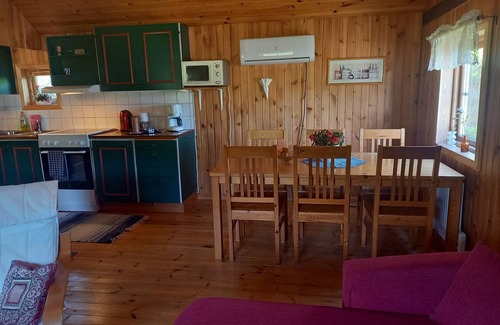 Kungsater House | Holiday home between the lakes Oklången and Mäsen