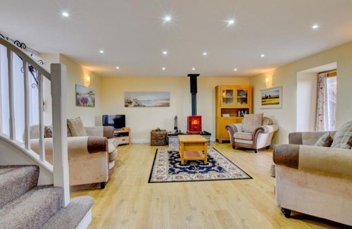 Trecastle House | Holiday Home Bwthyn yr Onwydden by Interhome