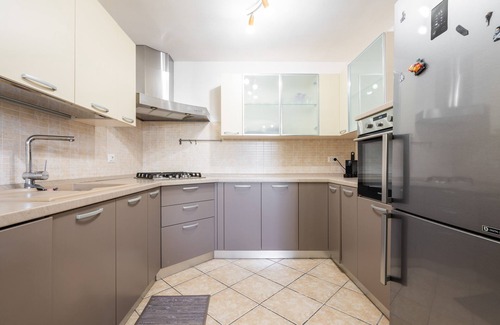 Villa San Pietro House | Holiday Home 'Casa Francesca' with Mountain View, Wi-Fi and Air Conditioning