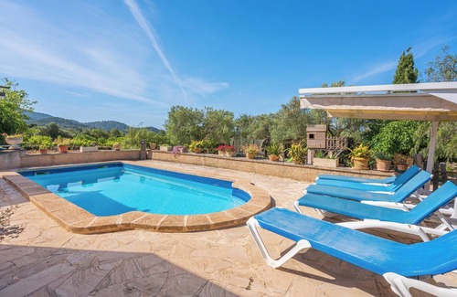 Felanitx House | Holiday Home 'Can Tries' with Mountain View, Private Pool and Wi-Fi