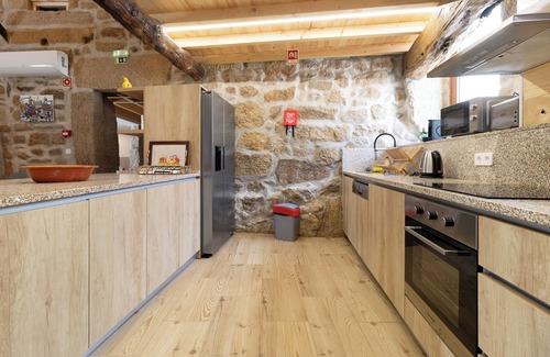 Valpacos House | Holiday Home 'Casa Da Marquinhas' with Mountain View, Pool, Wi-Fi and Air Conditioning