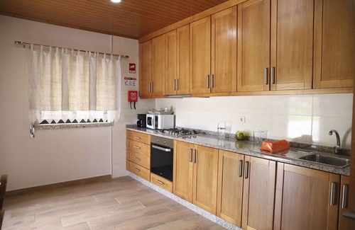 Agilde House | Holiday Home 'Casa Do Lagar' with Mountain View, Wi-Fi and Air Conditioning