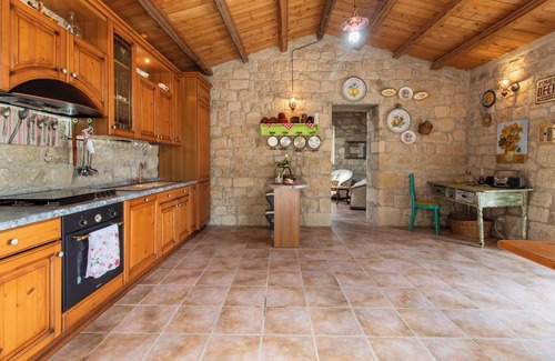 Campanella-Gianforma House | Holiday Home 'Casa Il Carrubbo' with Garden, Terrace & Wi-Fi