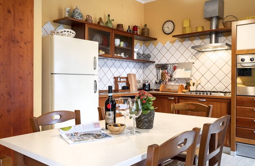 Cozze House | Holiday Home 'Casa Del Riccio' with Sea View, Wi-Fi and Air Conditioning