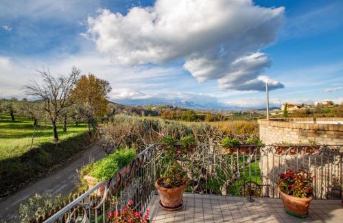 Collecorvino House | Holiday Home Casale Vincenzo by Interhome