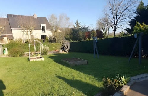 Chateaugiron House | Holiday Home 'Cours Péan' with Private Terrace, Private Garden and Wi-Fi