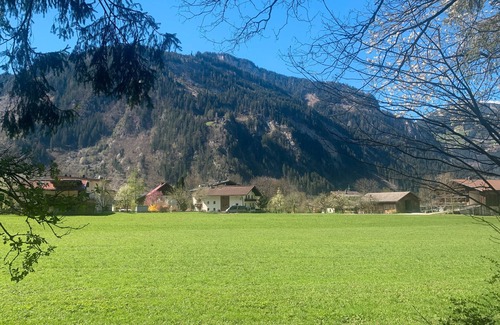 Mayrhofen House | Holiday Home 'Durst 2' with Mountain View, Shared Garden and Wi-Fi