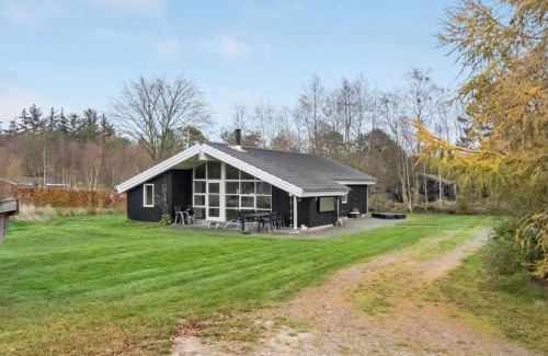 Hou House | Holiday Home Elni - 900m from the sea by Interhome